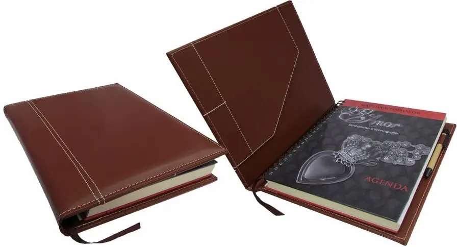 Agenda ejecutiva, Agenda con adorno y costura